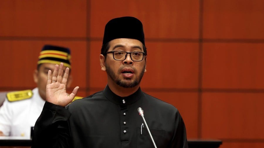 কর্মক্ষেত্রে কাজের চাপ পুরুষদের সমকামী করে তুলতে পারে: মালয়েশিয়ার ধর্মমন্ত্রী